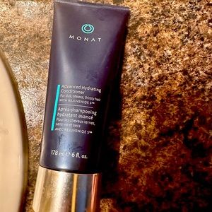 Monat Soothing Anti-Frizz Deep Conditioner